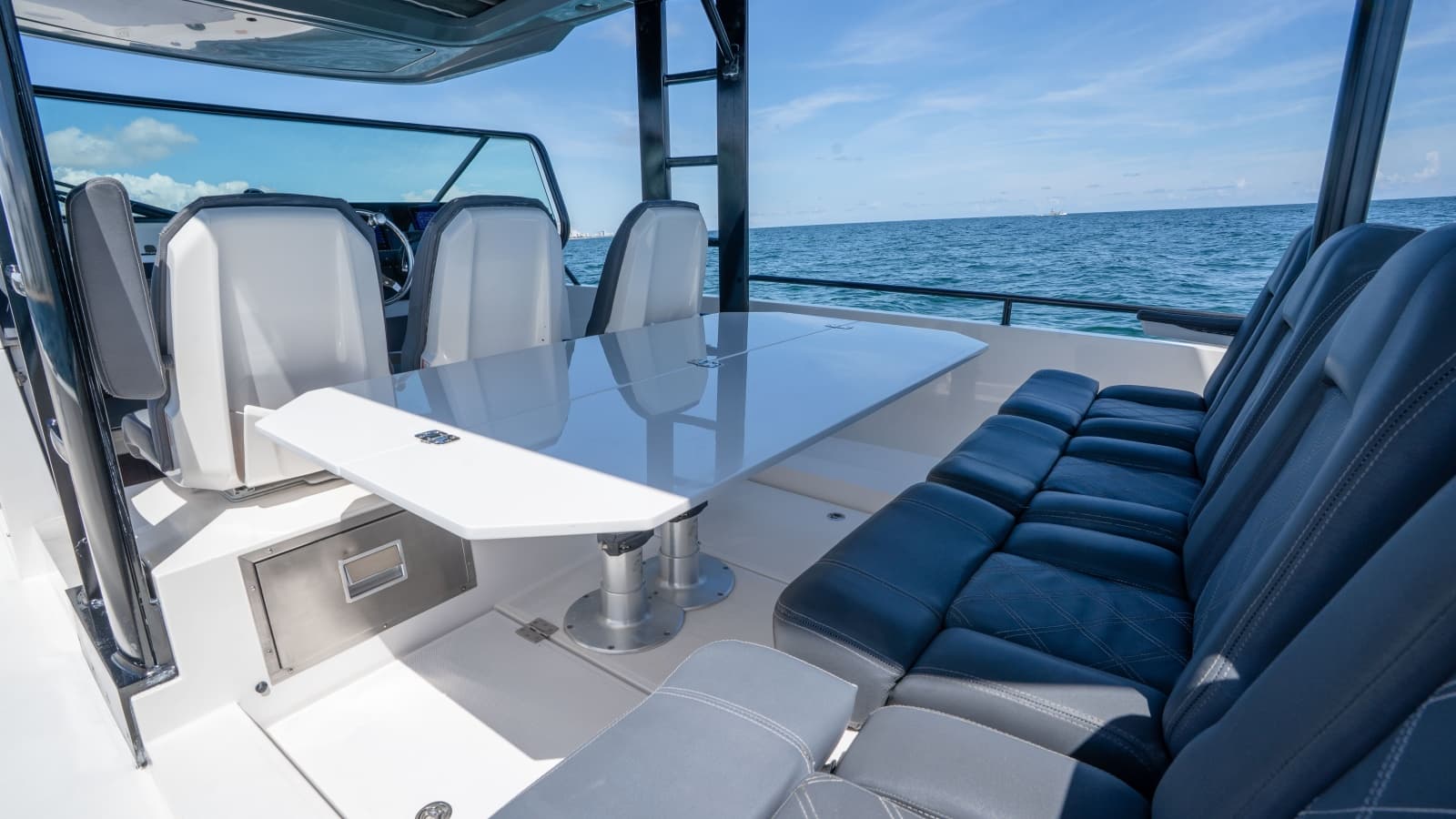 2020 Axopar 37 Sun-Top