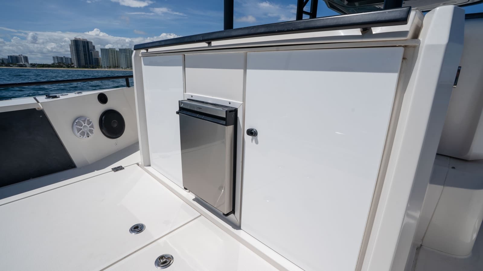 2020 Axopar 37 Sun-Top
