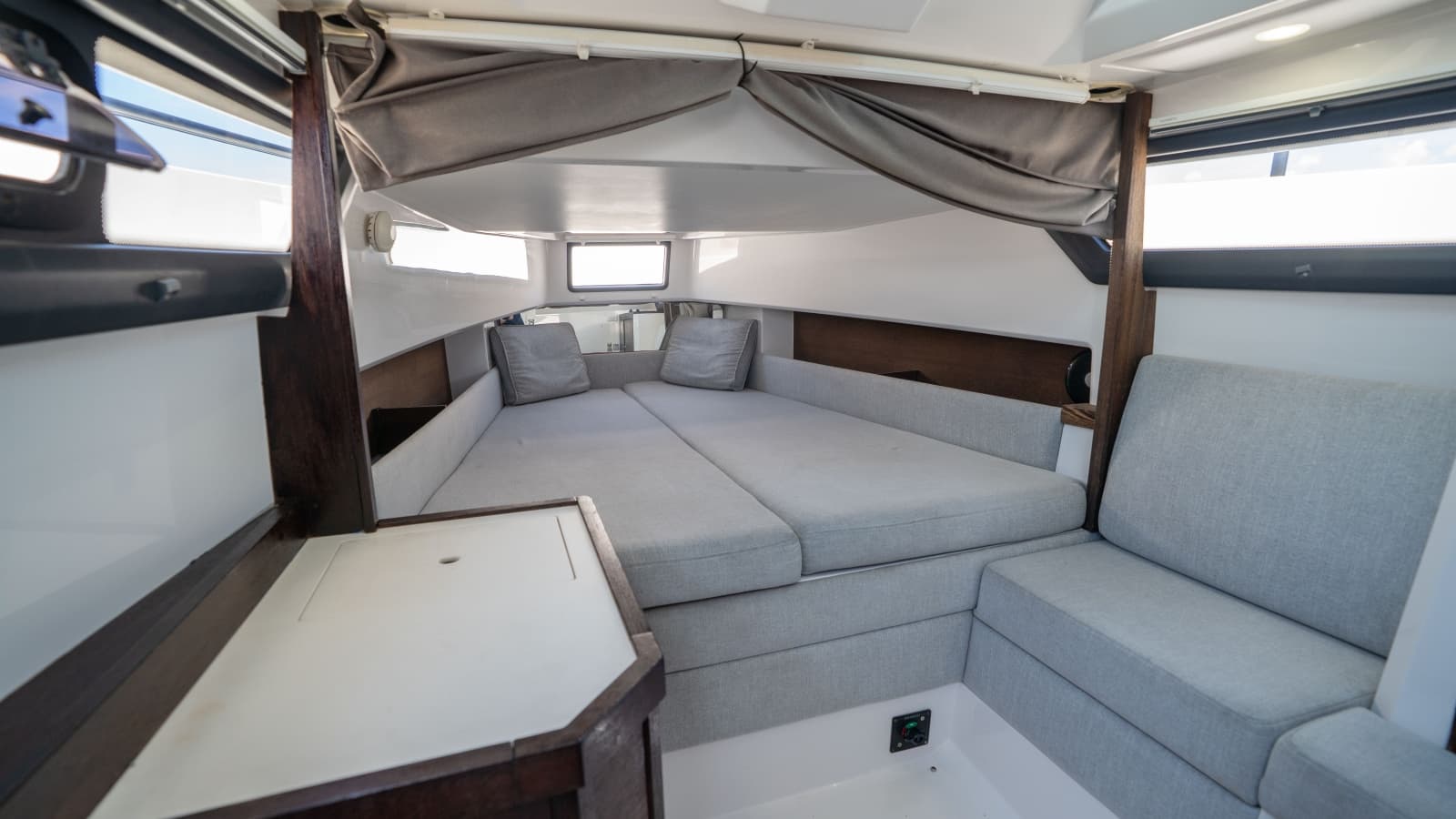 2020 Axopar 37 Sun-Top