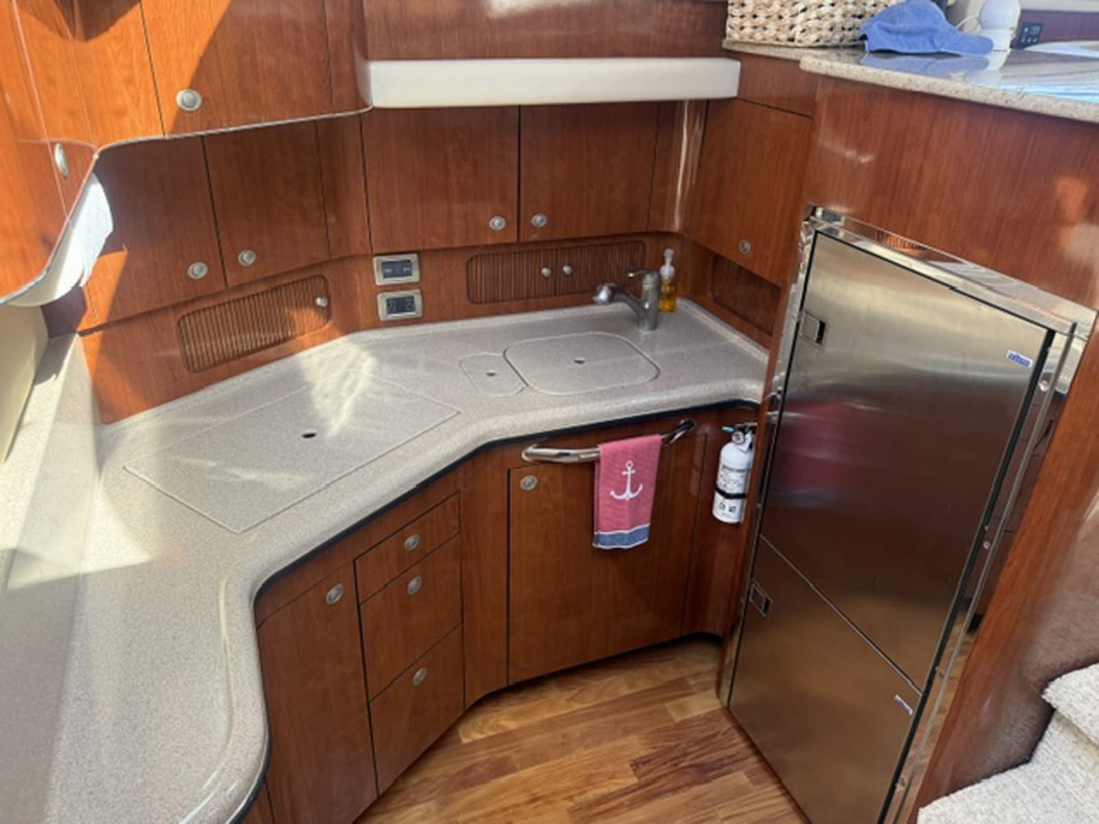 2004 Sea Ray 390 Motor Yacht