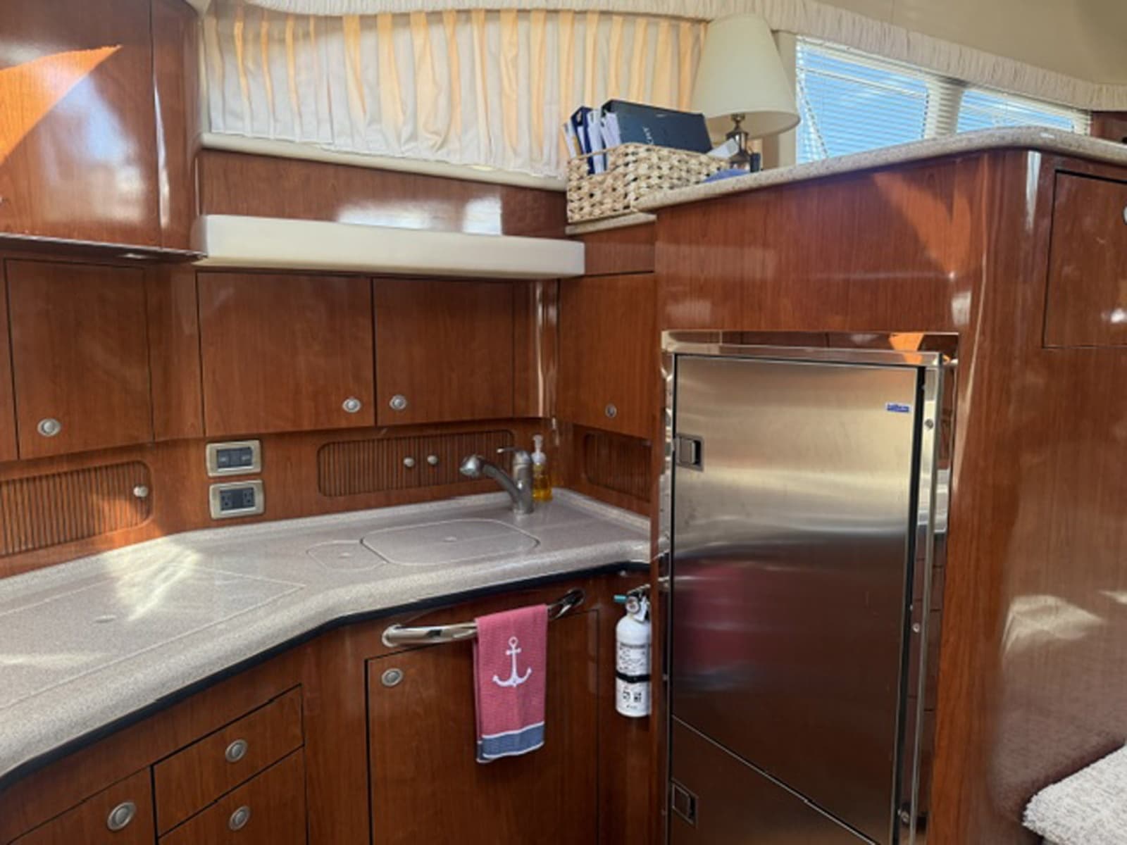2004 Sea Ray 390 Motor Yacht