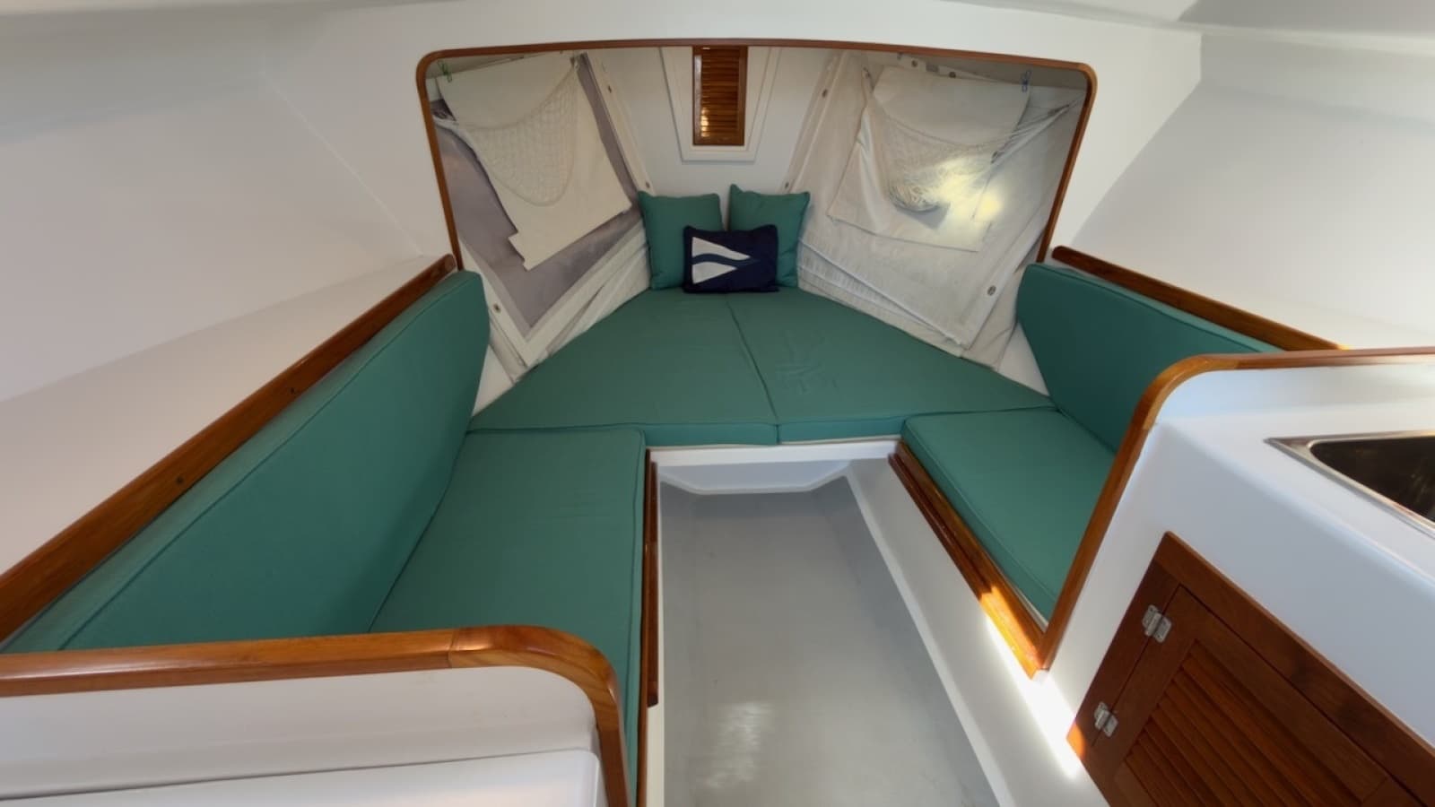1985 Holland 32