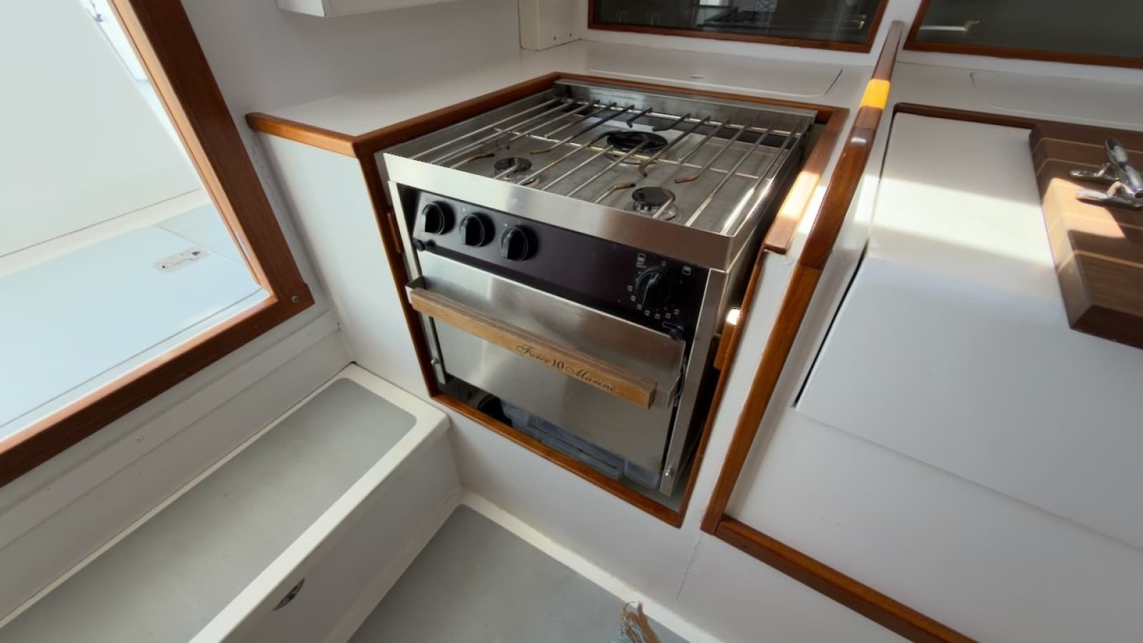 1985 Holland 32