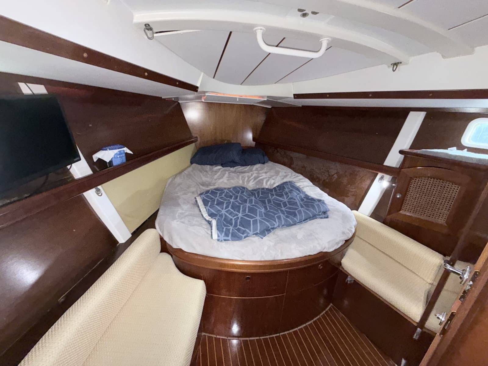 Forward Cabin Suite