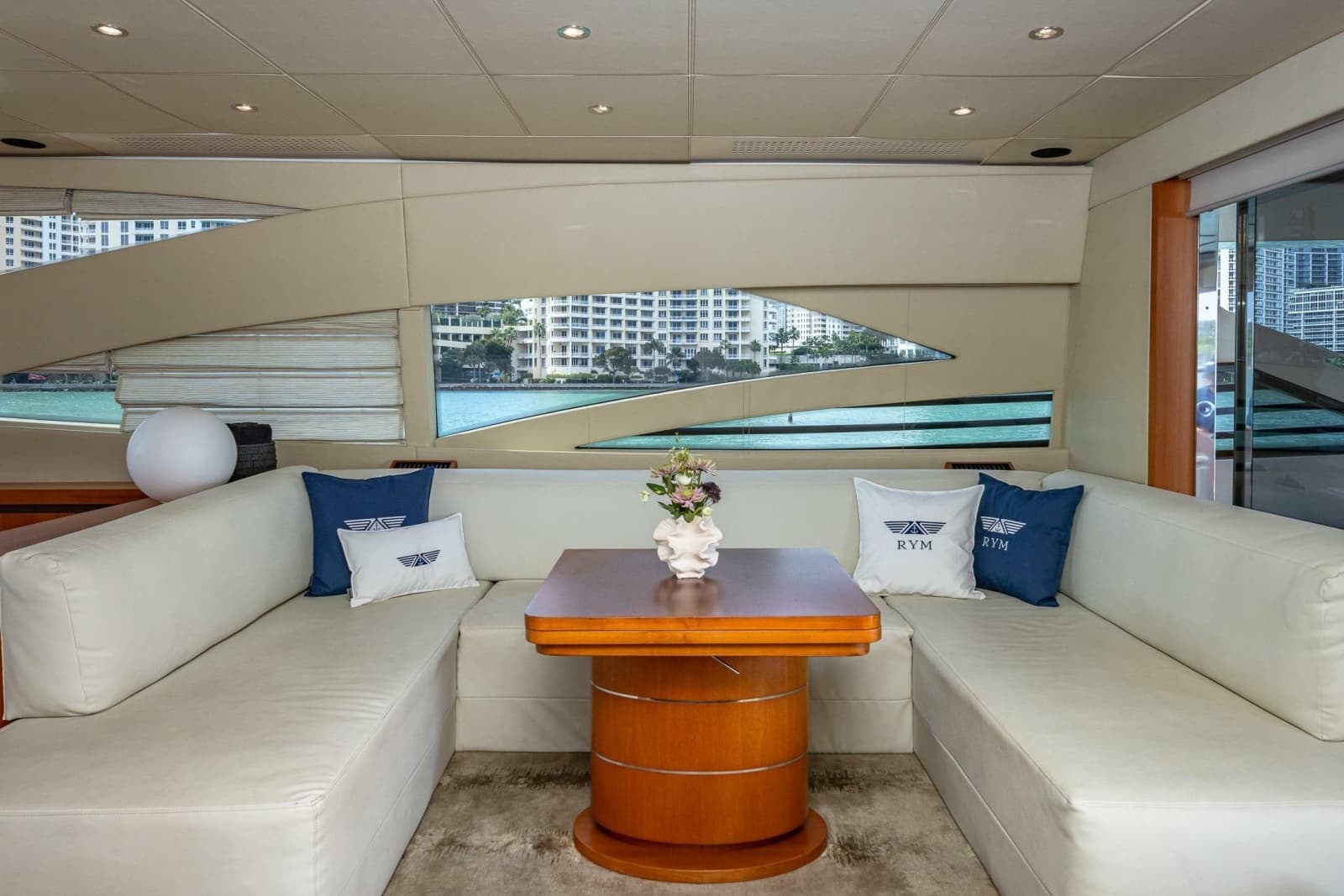2008 Pershing 90
