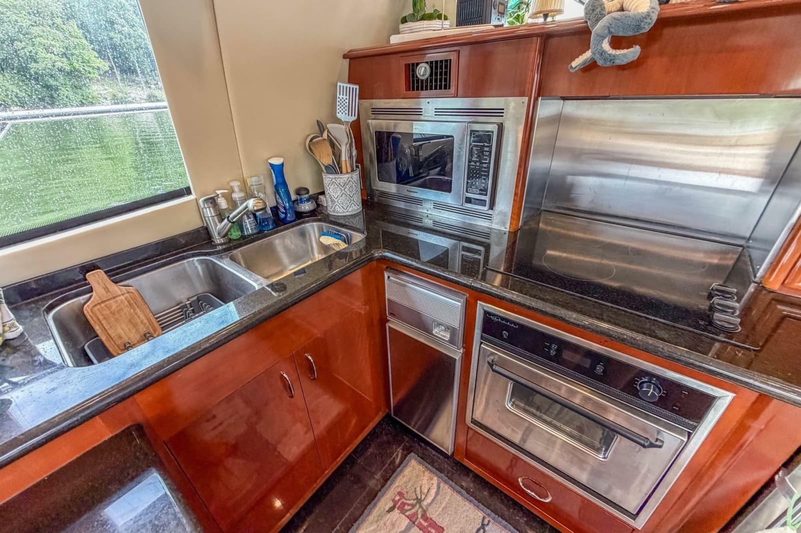 2005 Carver 56 Voyager