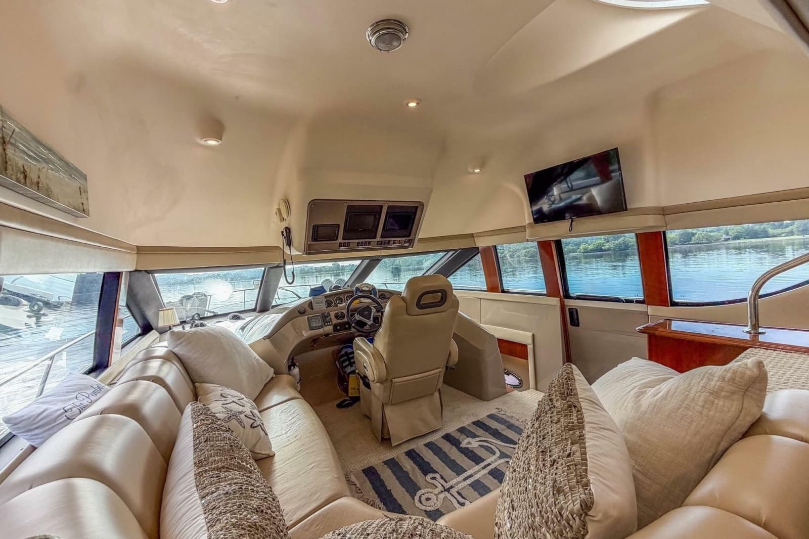 2005 Carver 56 Voyager