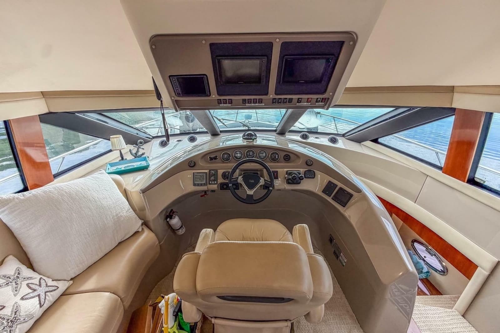 2005 Carver 56 Voyager