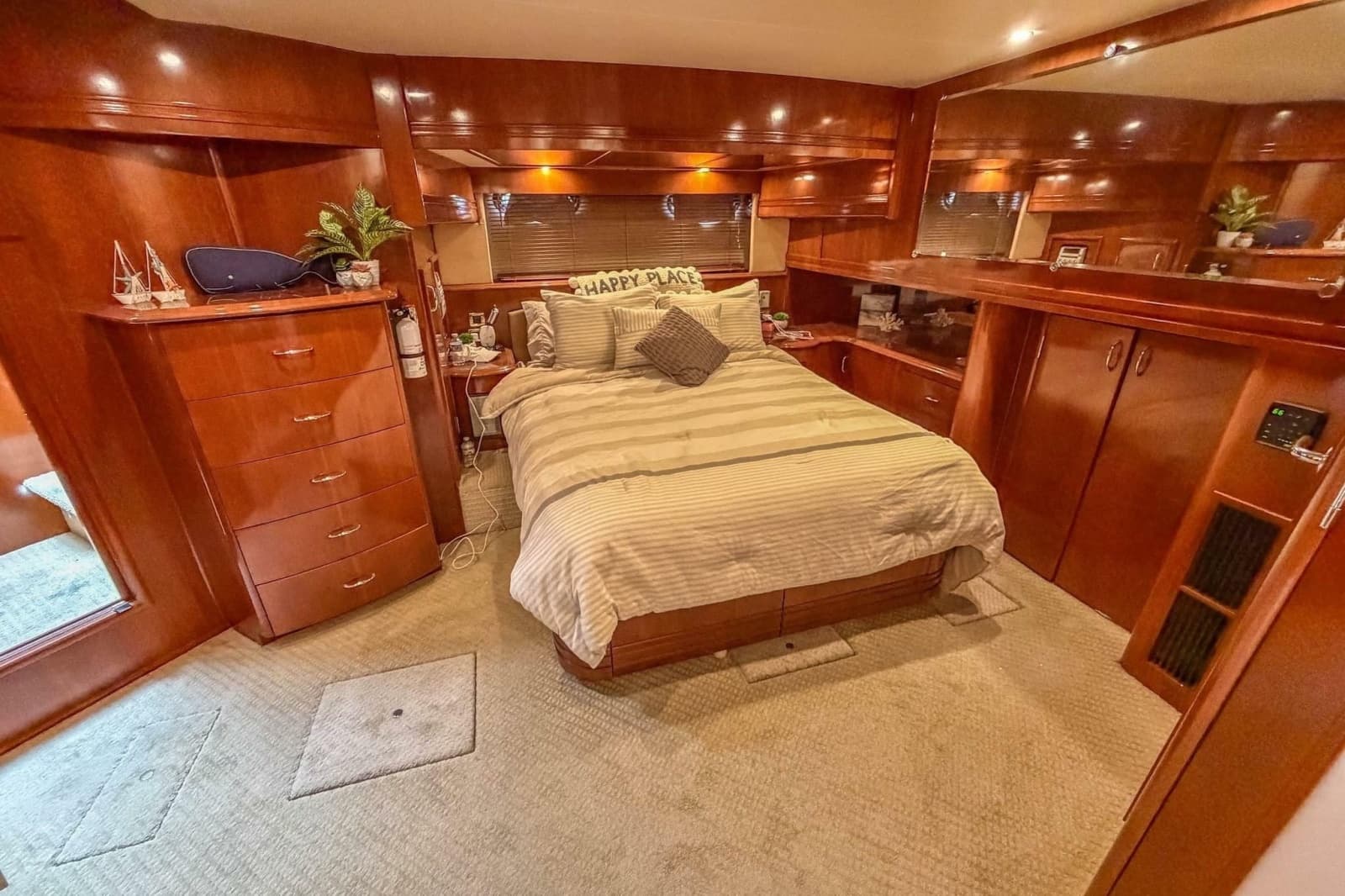 2005 Carver 56 Voyager