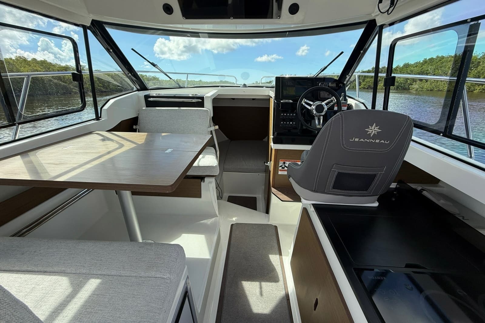 2022 Jeanneau NC 795 Series 2