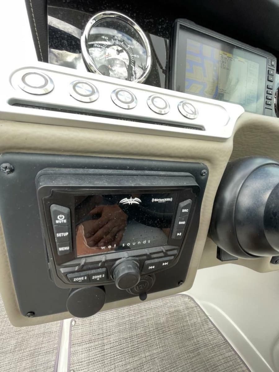 2021 Crownline 270 XSS