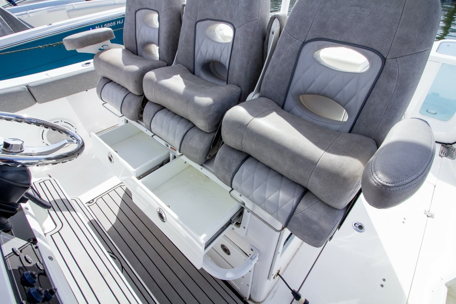 2019 Sea Fox 328 Commander