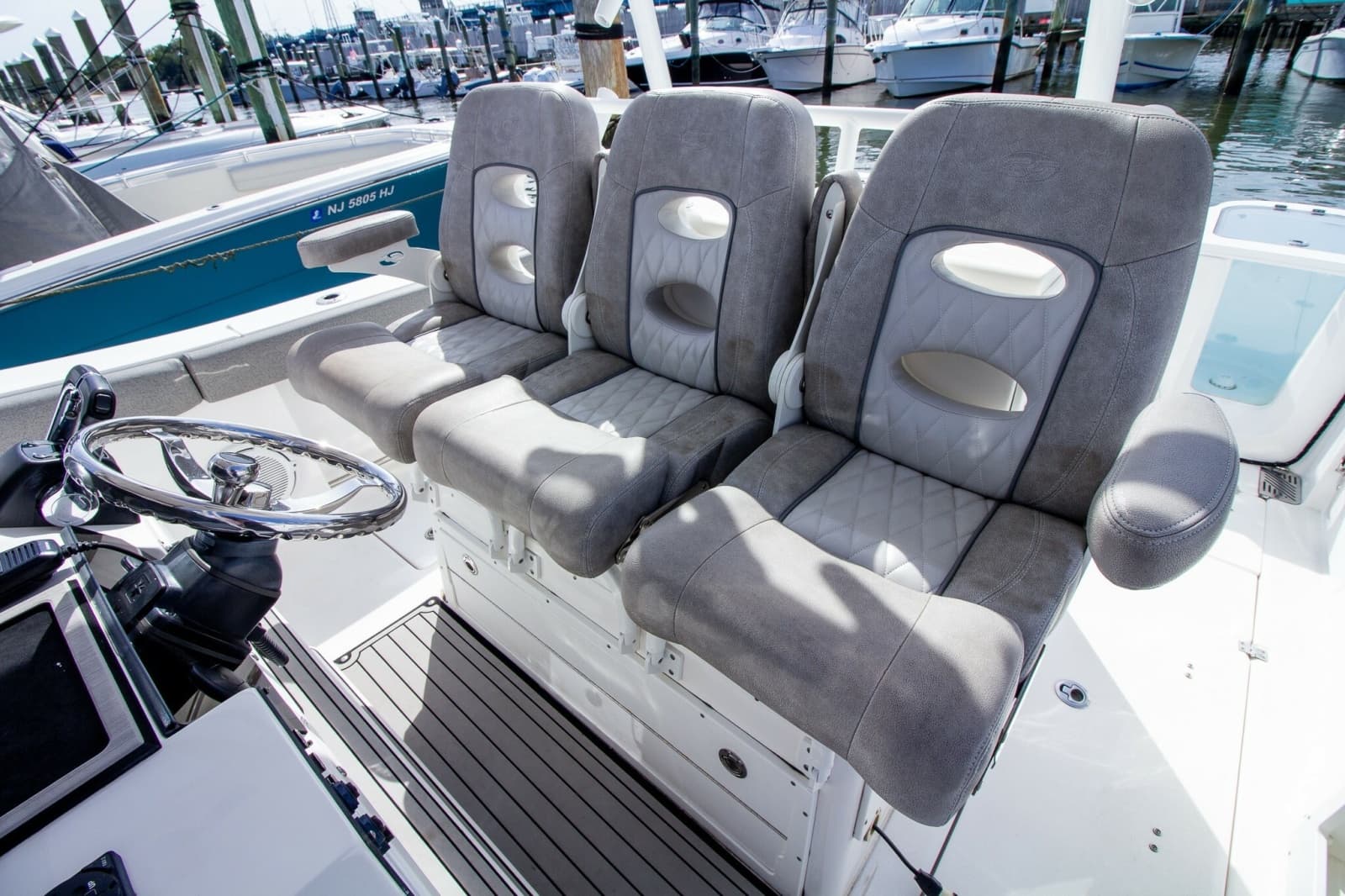 2019 Sea Fox 328 Commander