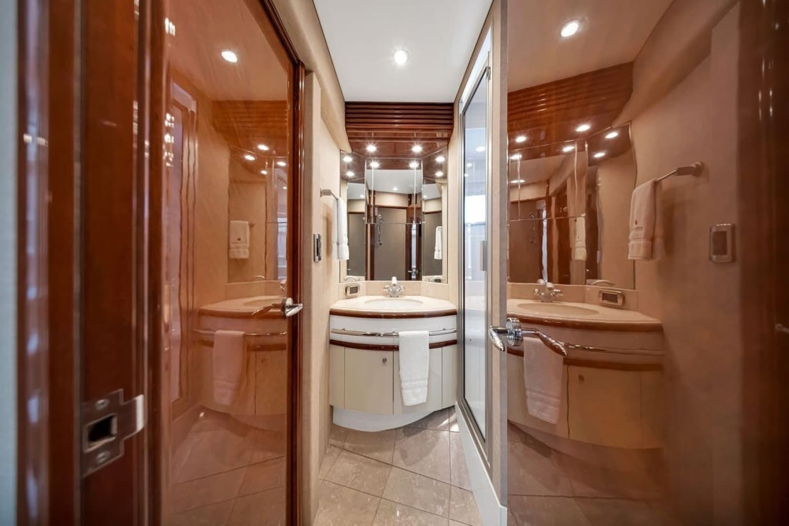 2007 Marquis 65