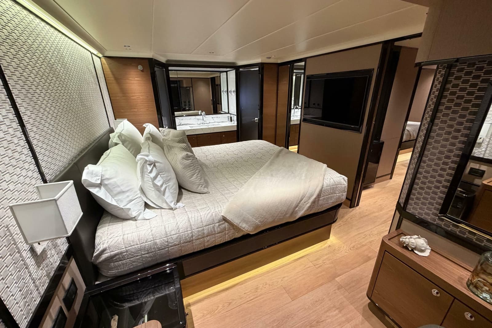 2024 Absolute Navetta 75