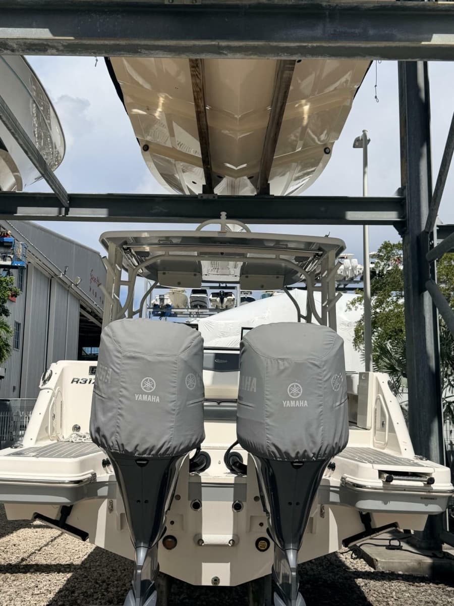 2019 Robalo 