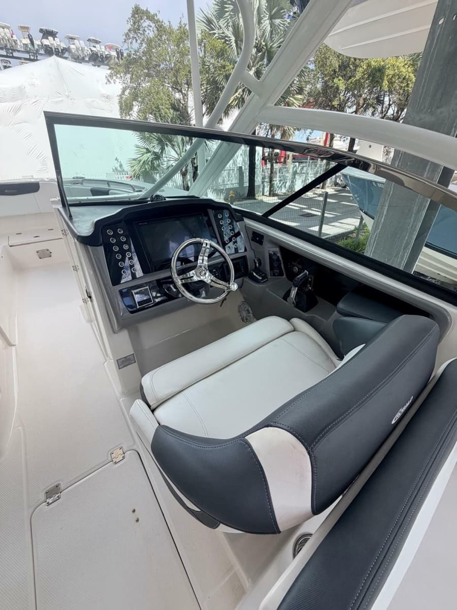 2019 Robalo 