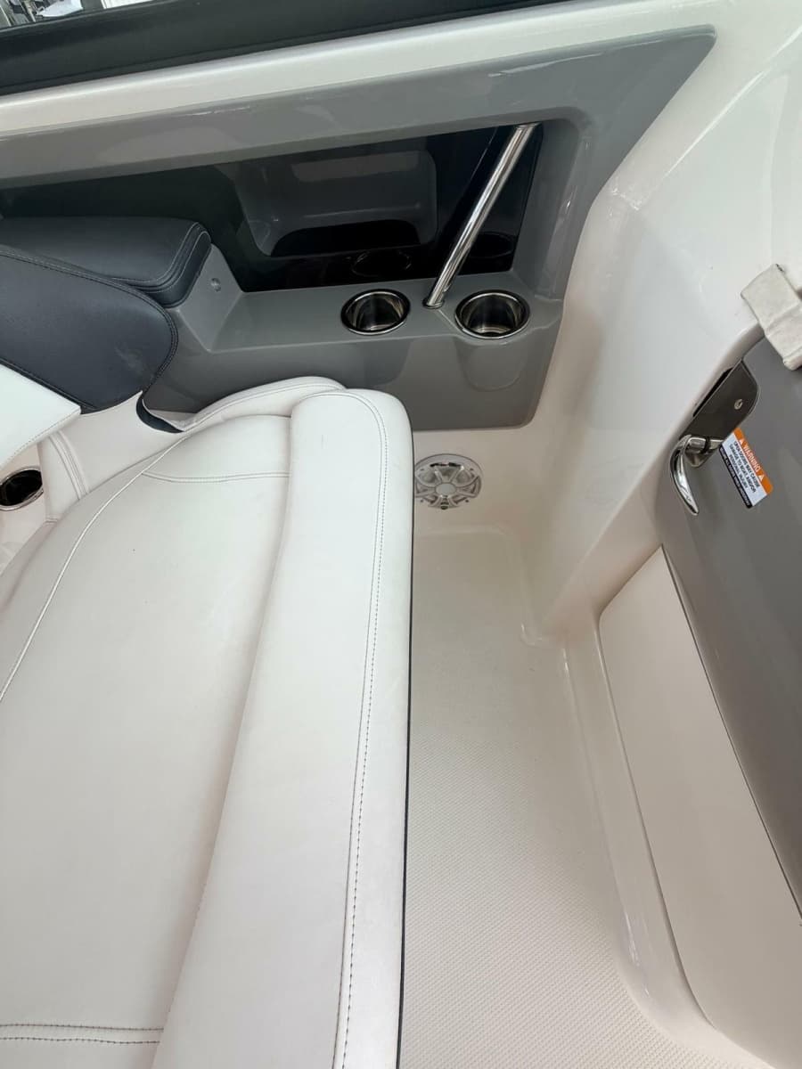 2019 Robalo 
