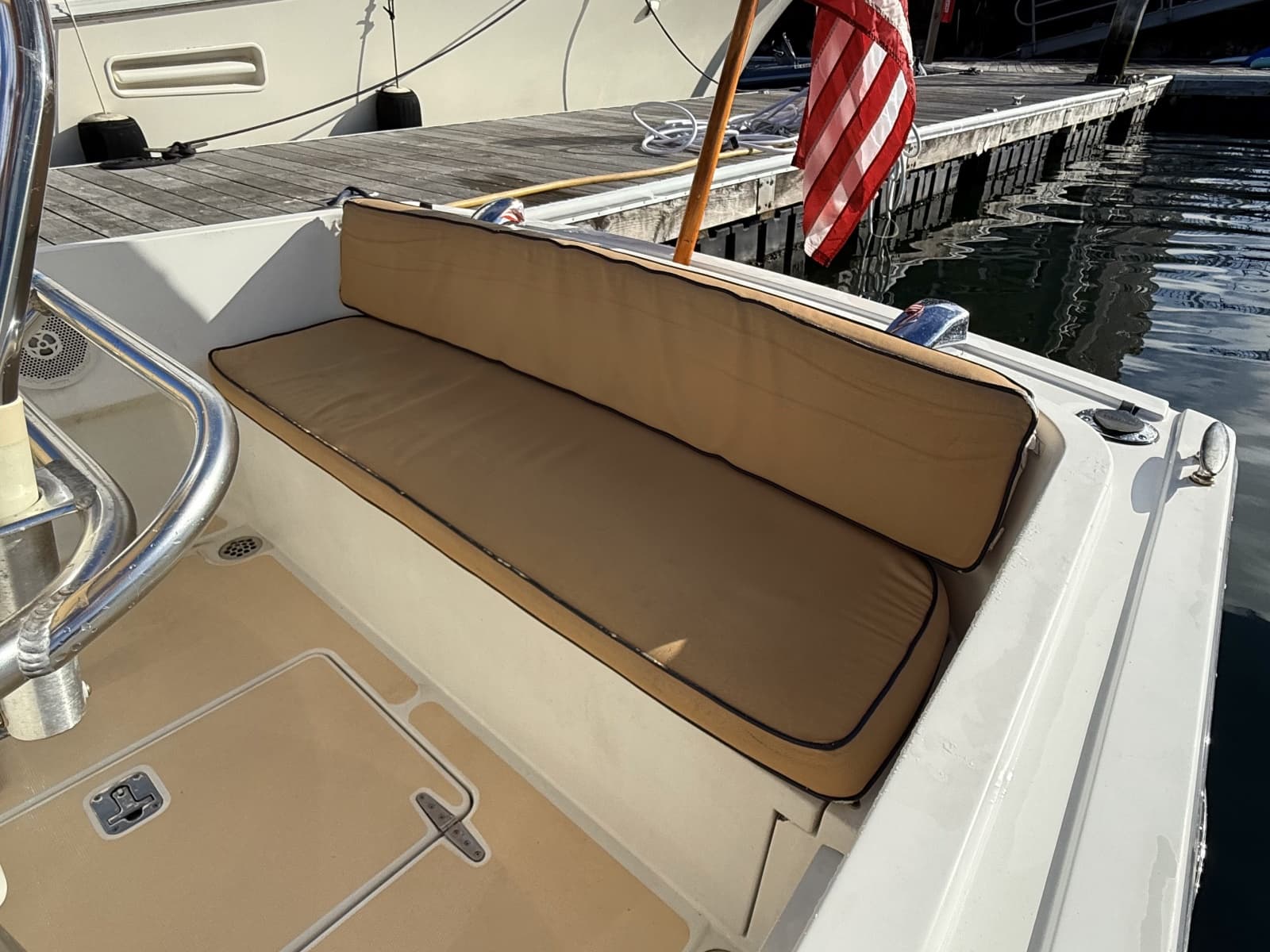 2010 Vanquish 24 Runabout