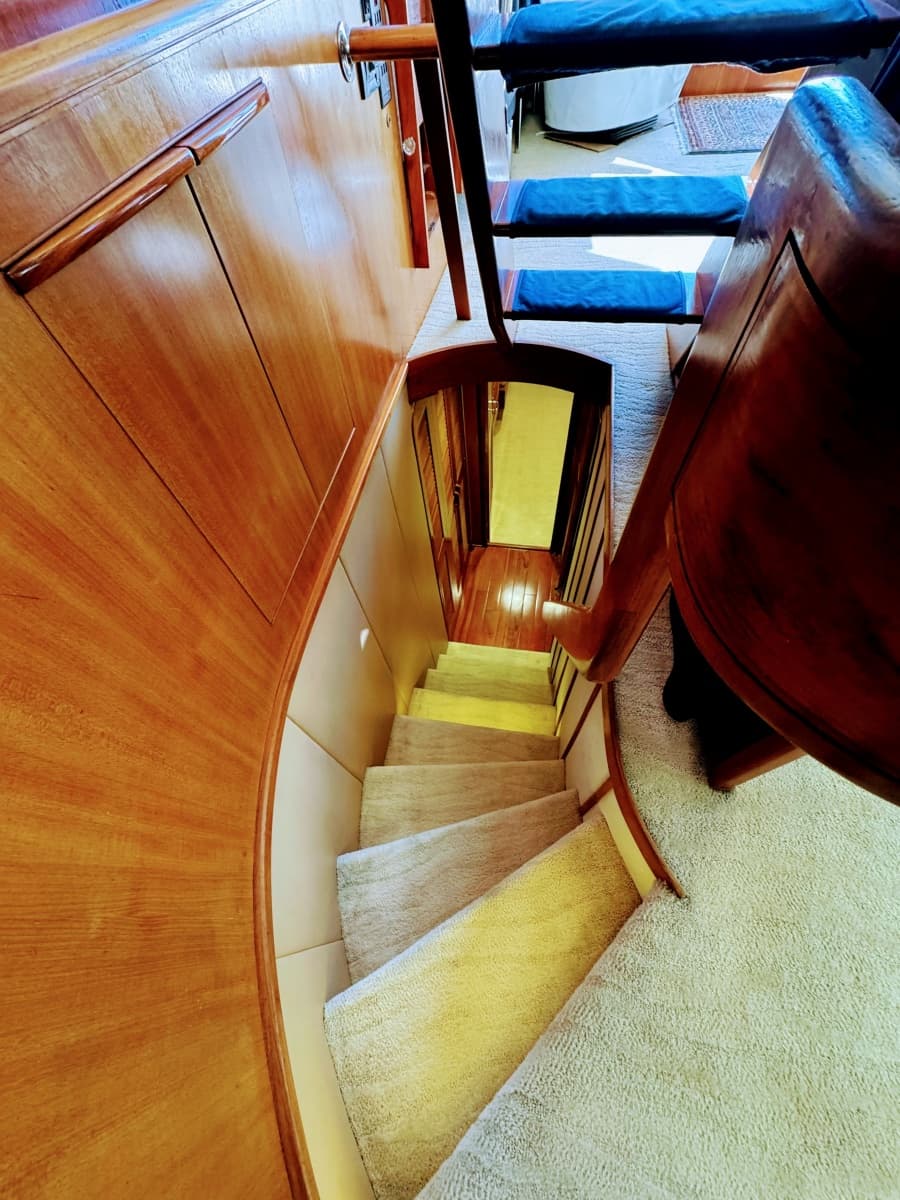 1990 Viking 55 MOTOR YACHT WIDE BODY
