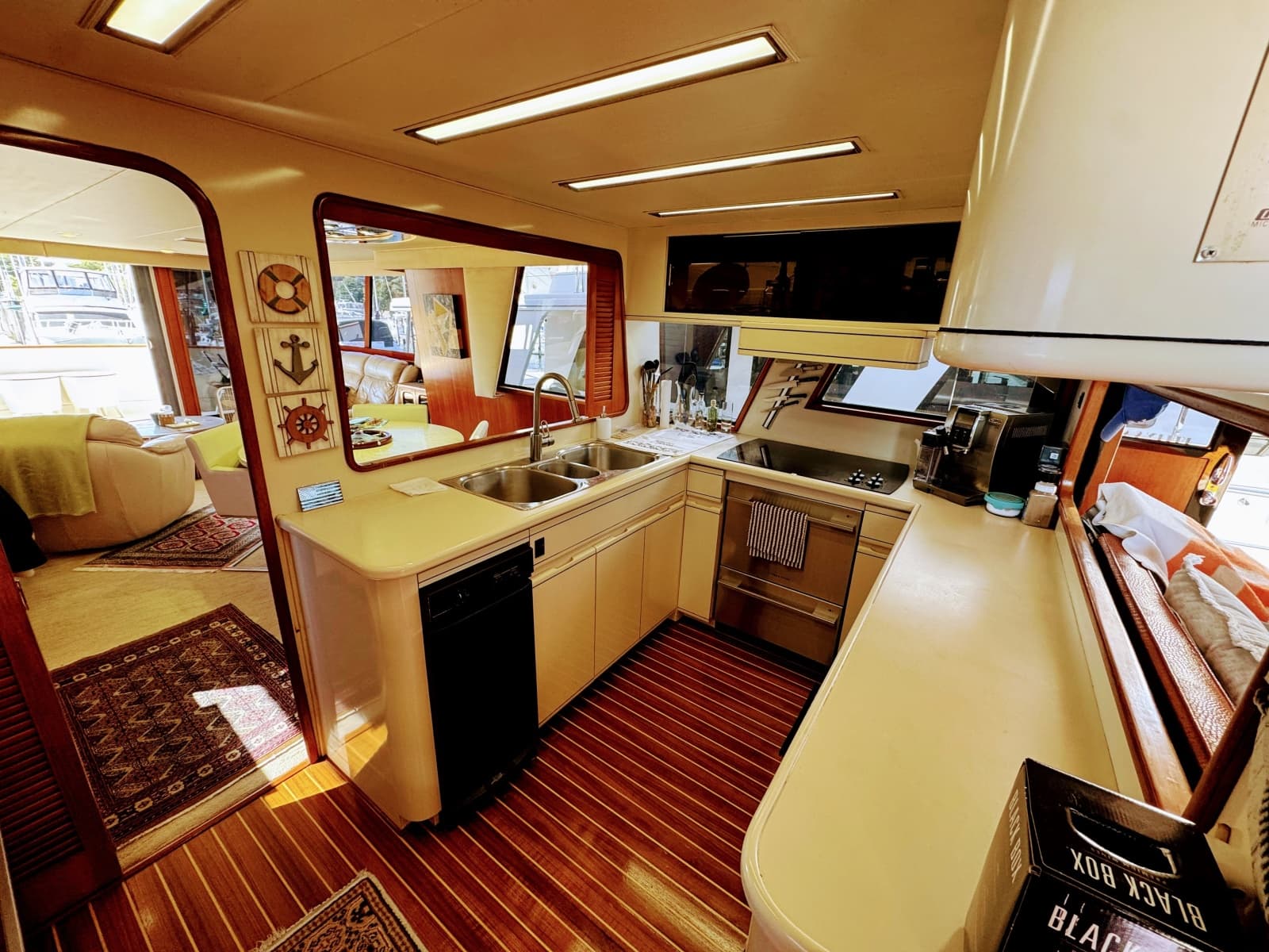 1990 Viking 55 MOTOR YACHT WIDE BODY