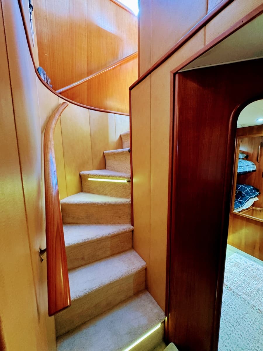 1990 Viking 55 MOTOR YACHT WIDE BODY