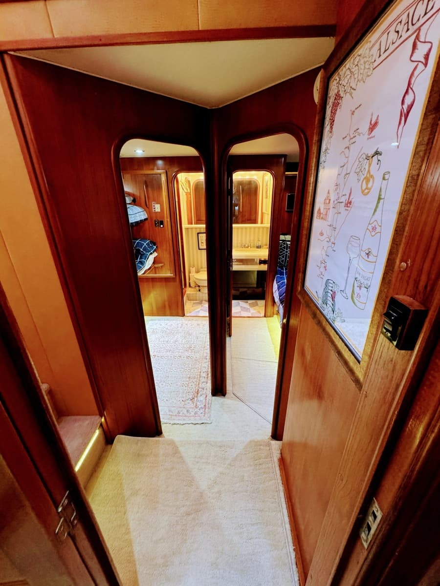 1990 Viking 55 MOTOR YACHT WIDE BODY