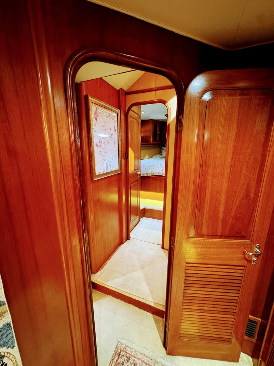 1990 Viking 55 MOTOR YACHT WIDE BODY