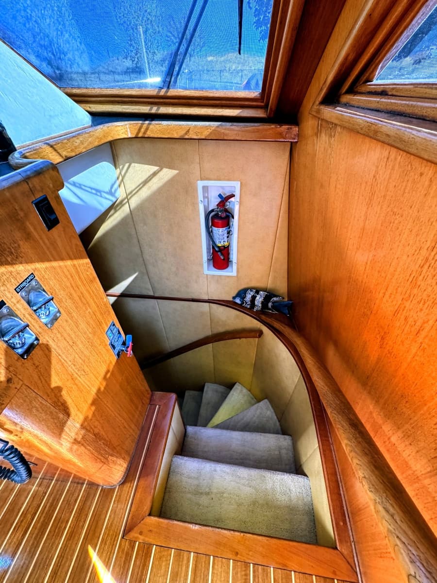 1990 Viking 55 MOTOR YACHT WIDE BODY