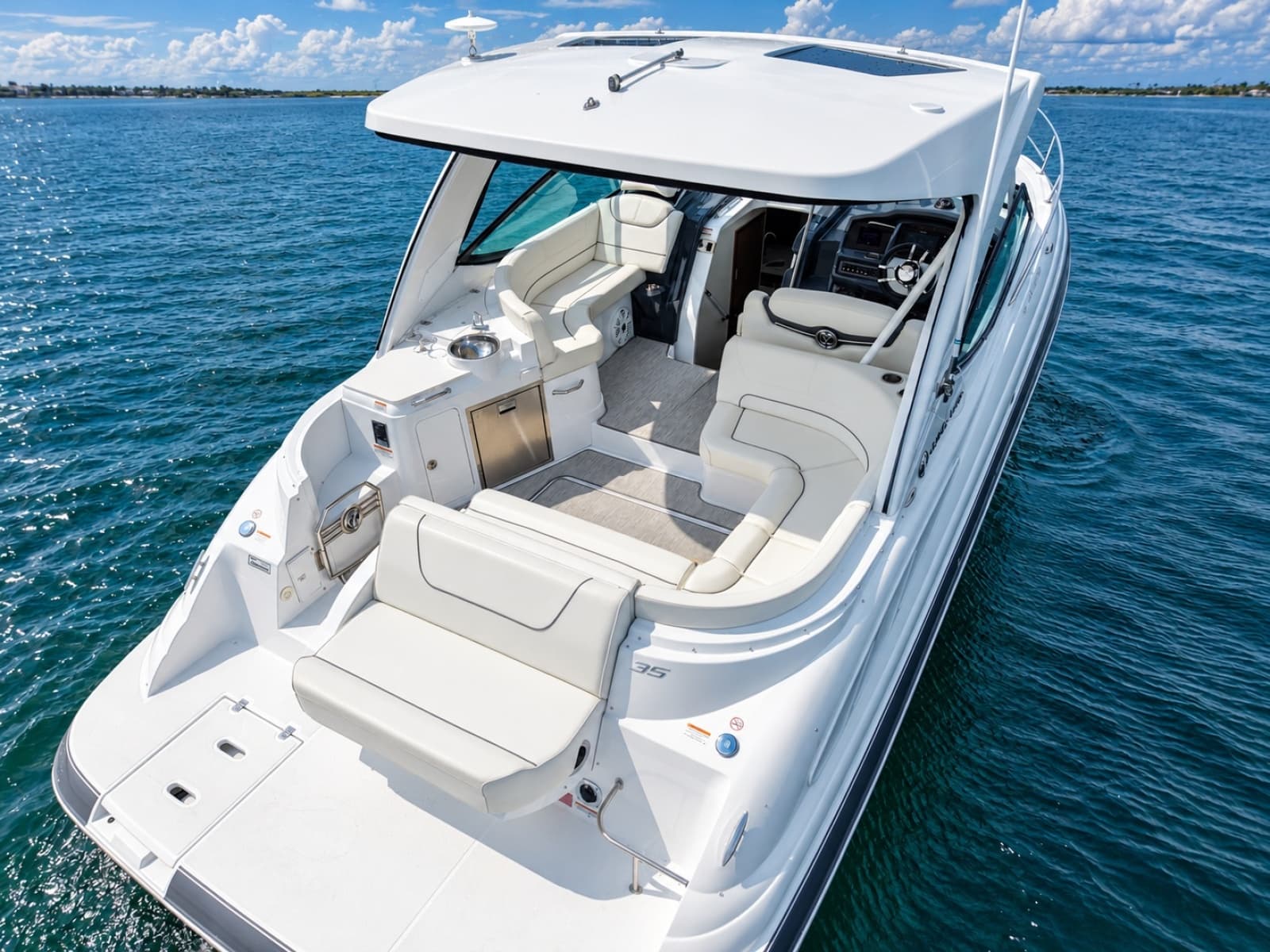 2020 Cruisers Yachts 35 Express