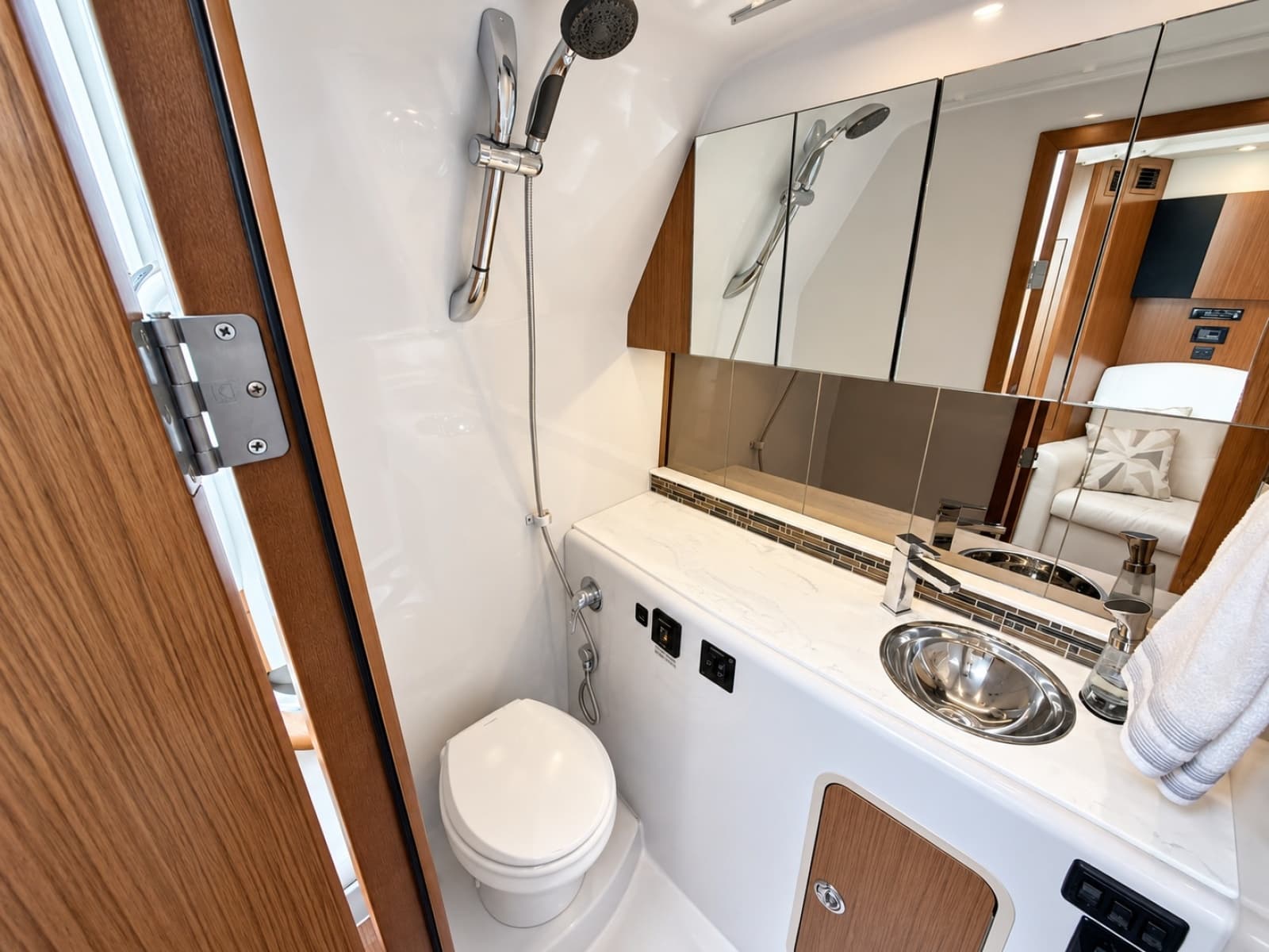2020 Cruisers Yachts 35 Express