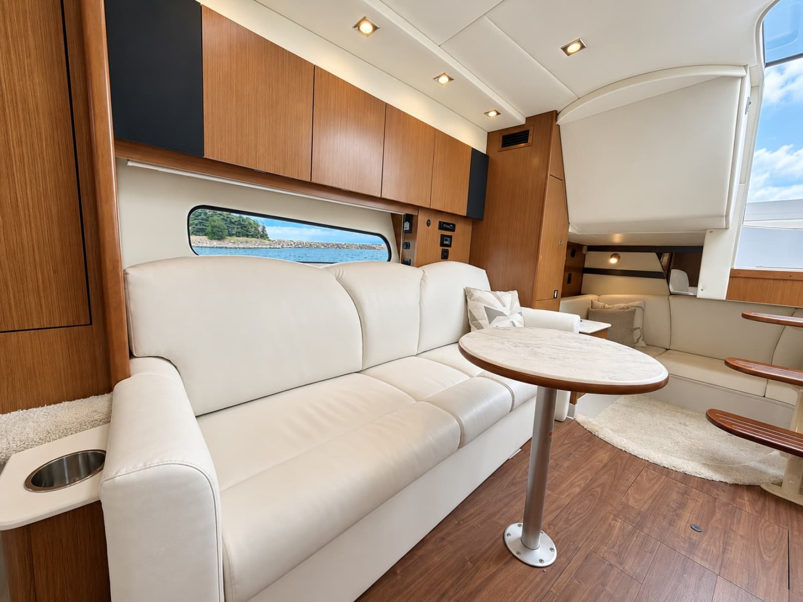 2020 Cruisers Yachts 35 Express