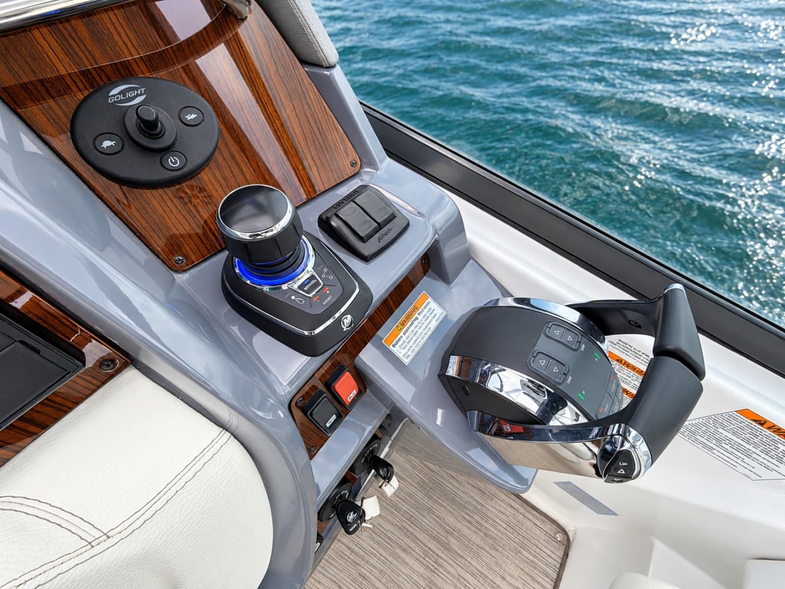 2020 Cruisers Yachts 35 Express