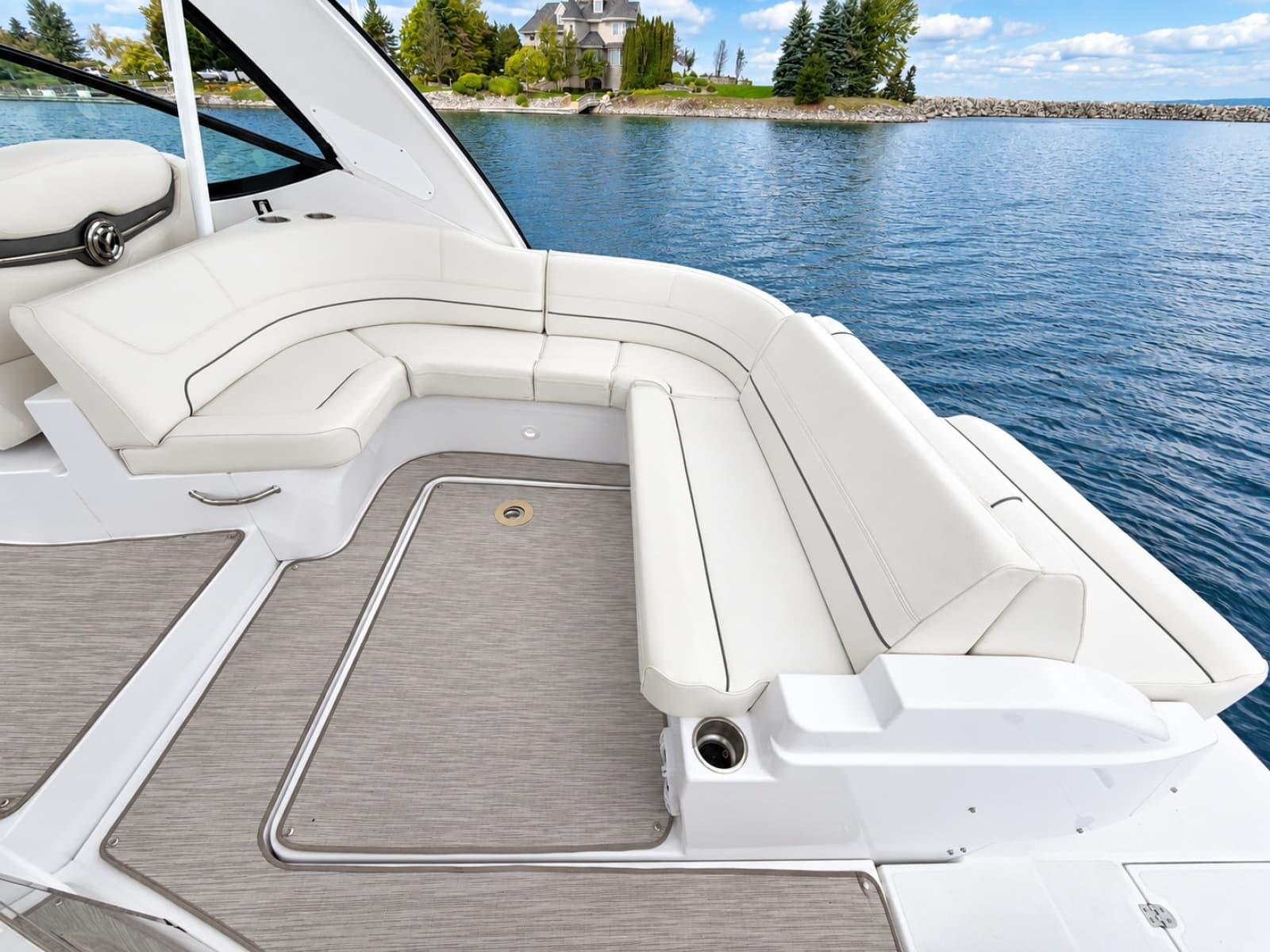 2020 Cruisers Yachts 35 Express
