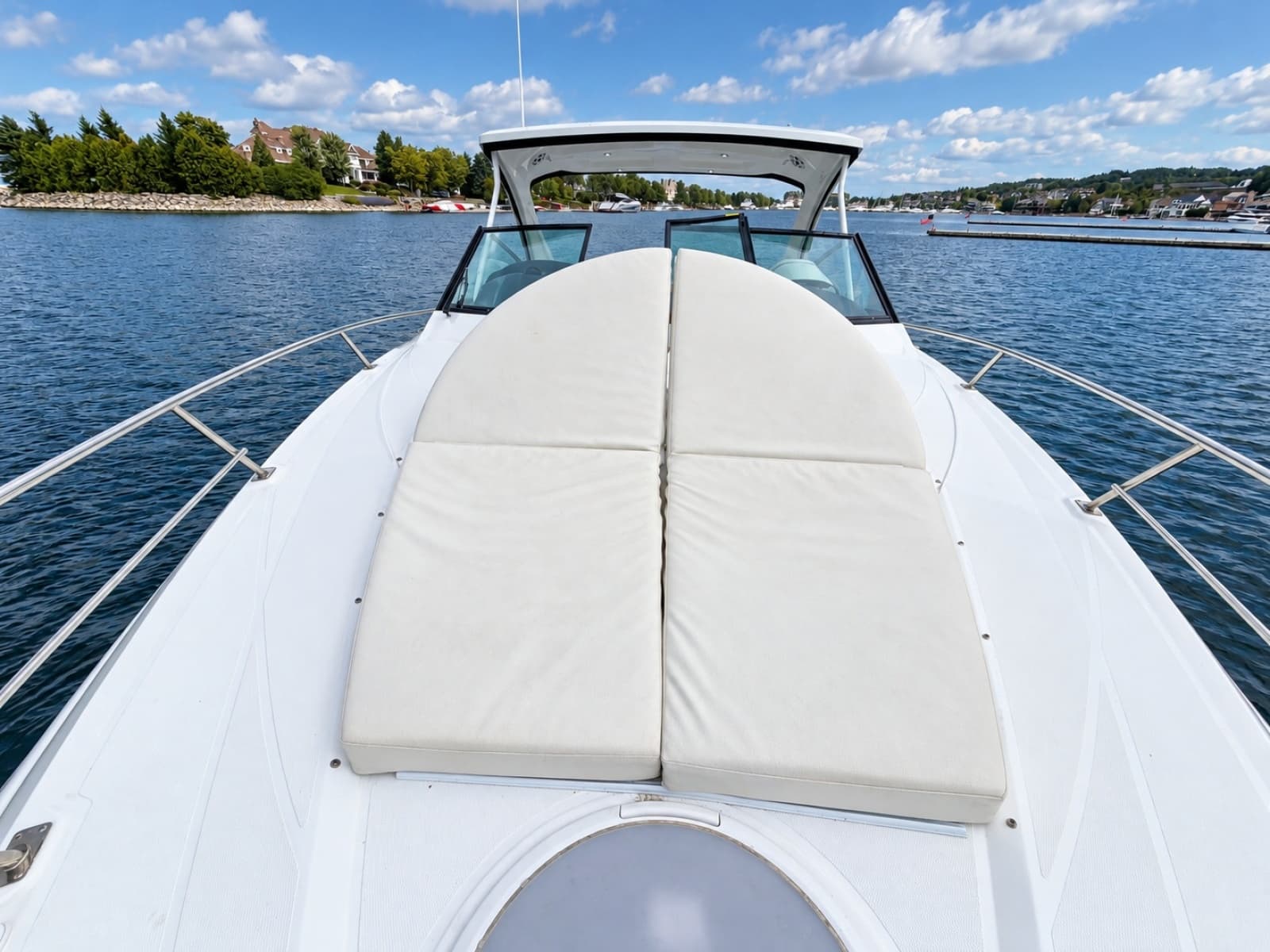 2020 Cruisers Yachts 35 Express