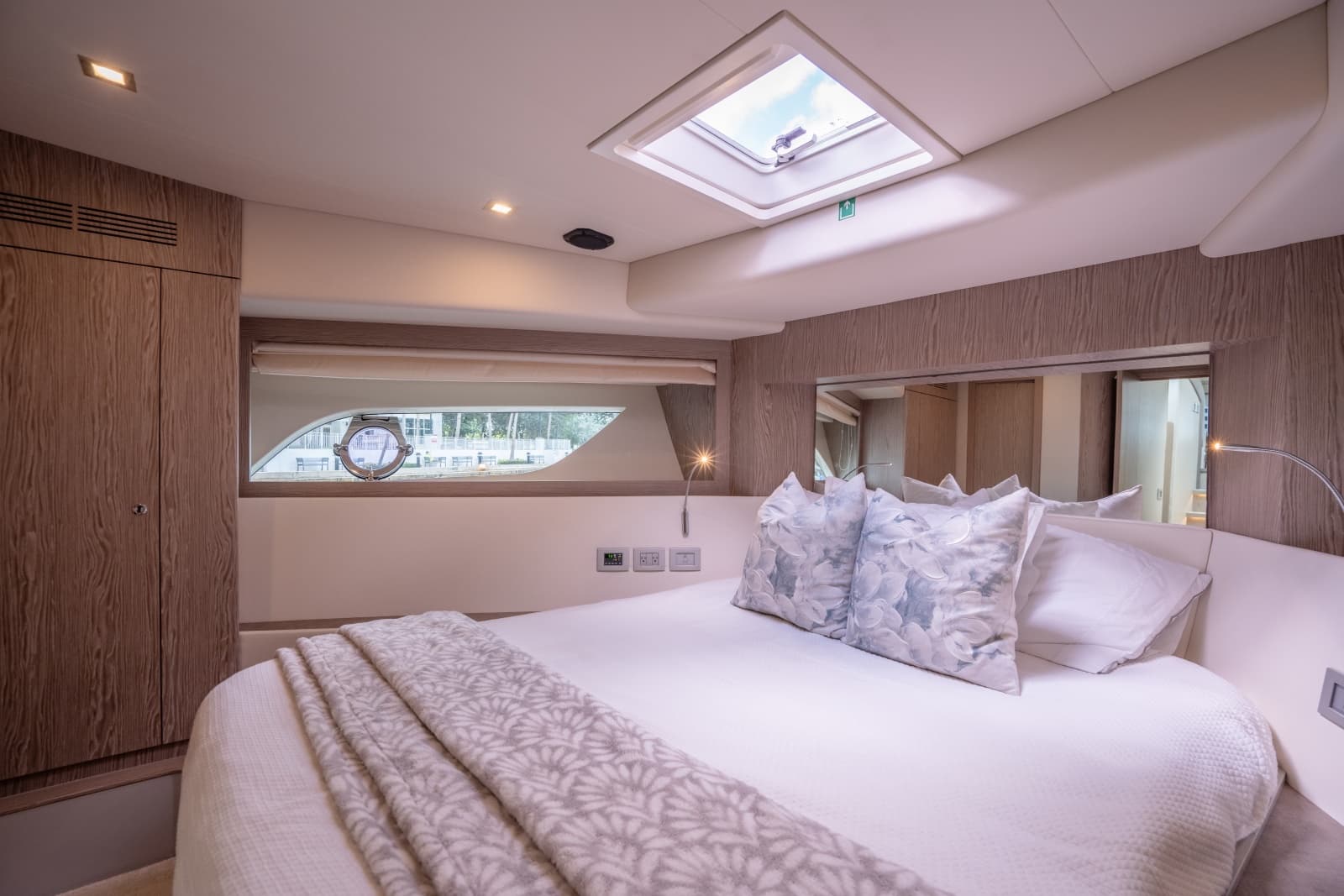 2016 Ferretti Yachts 