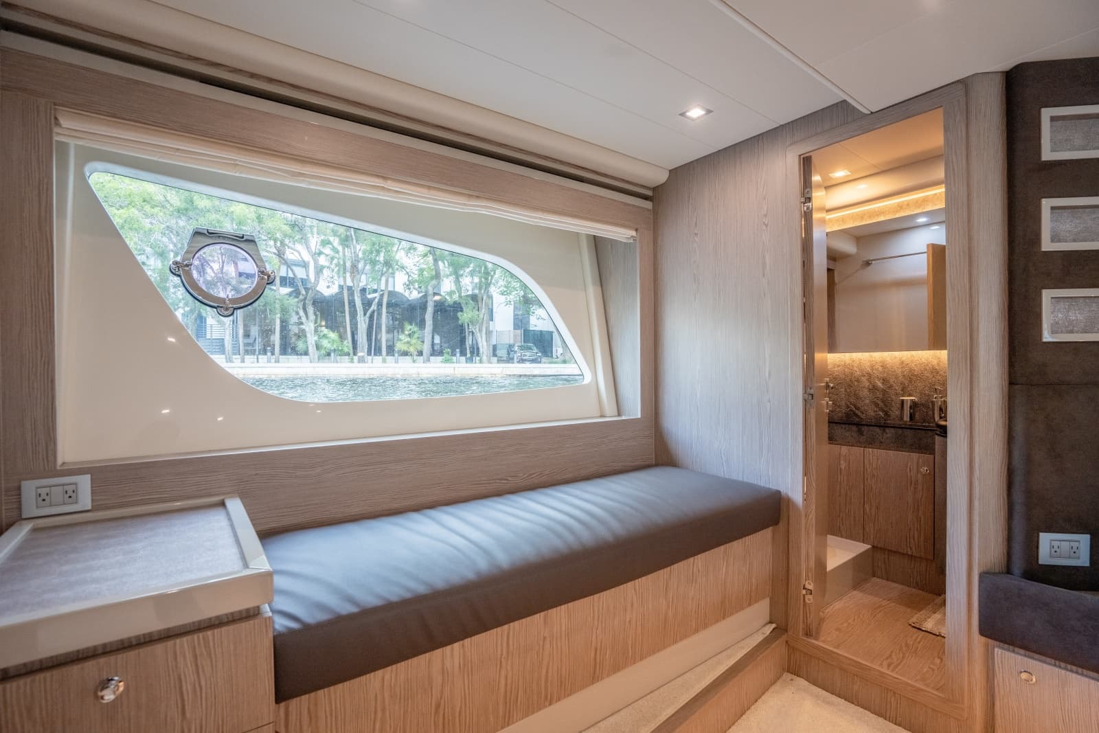 2016 Ferretti Yachts 