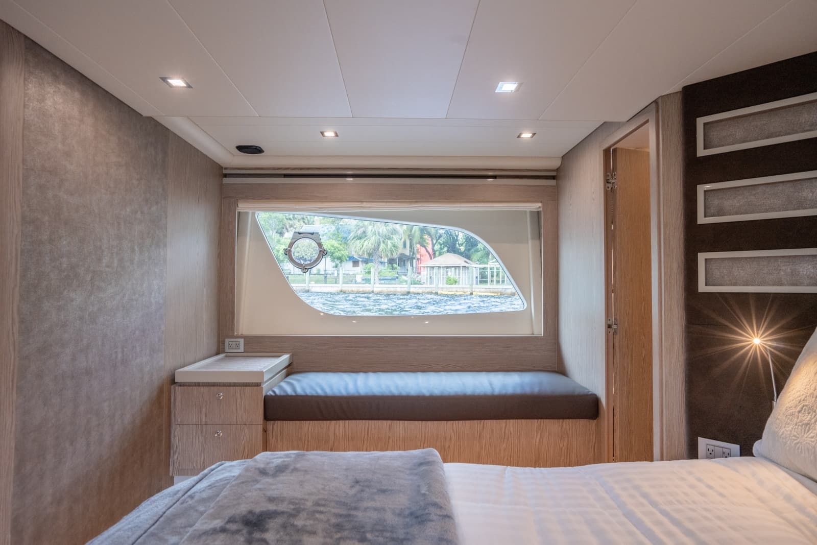 2016 Ferretti Yachts 