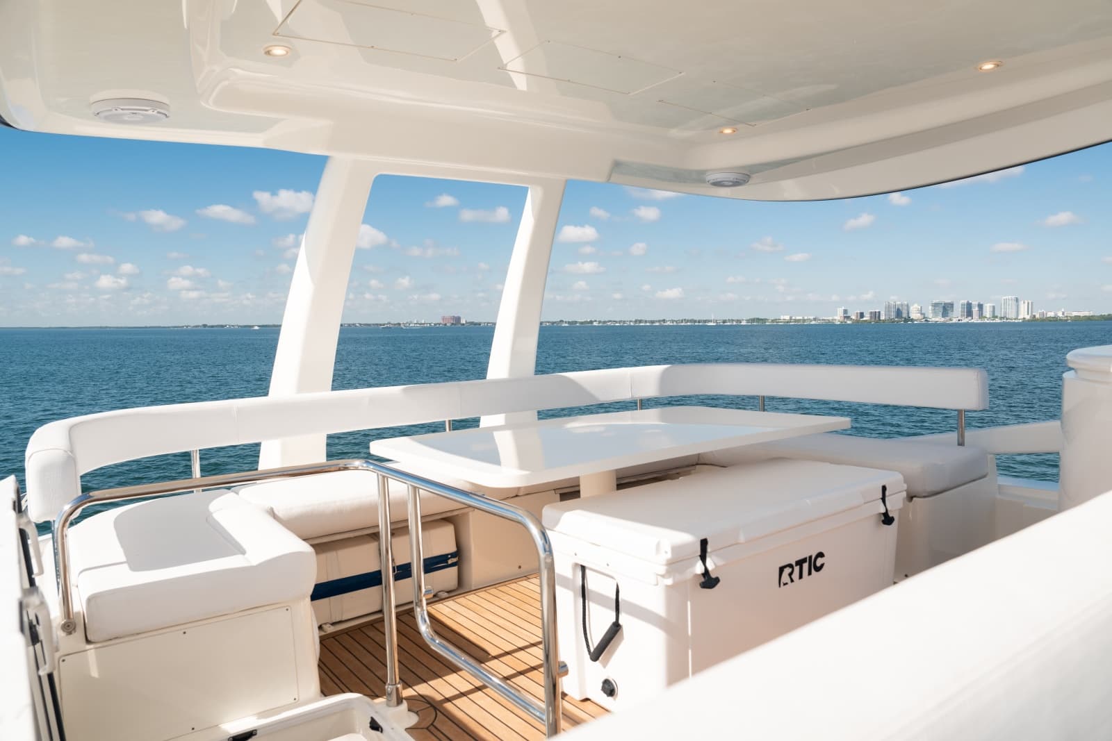 2016 Ferretti Yachts 