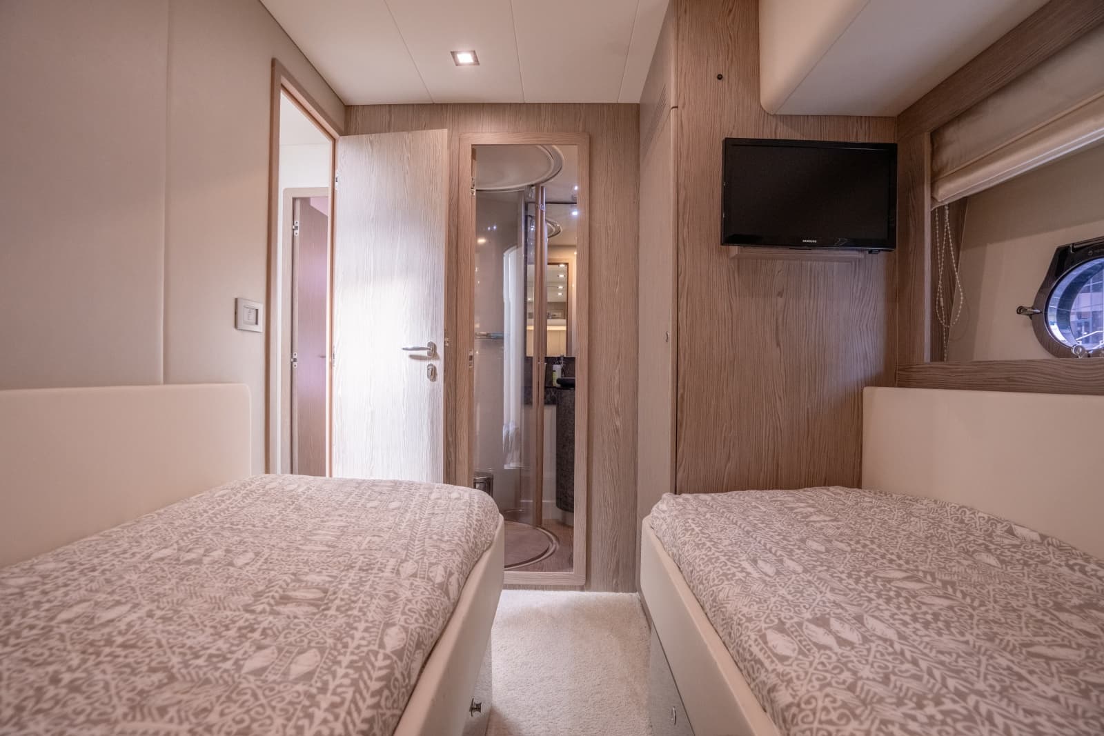 2016 Ferretti Yachts 