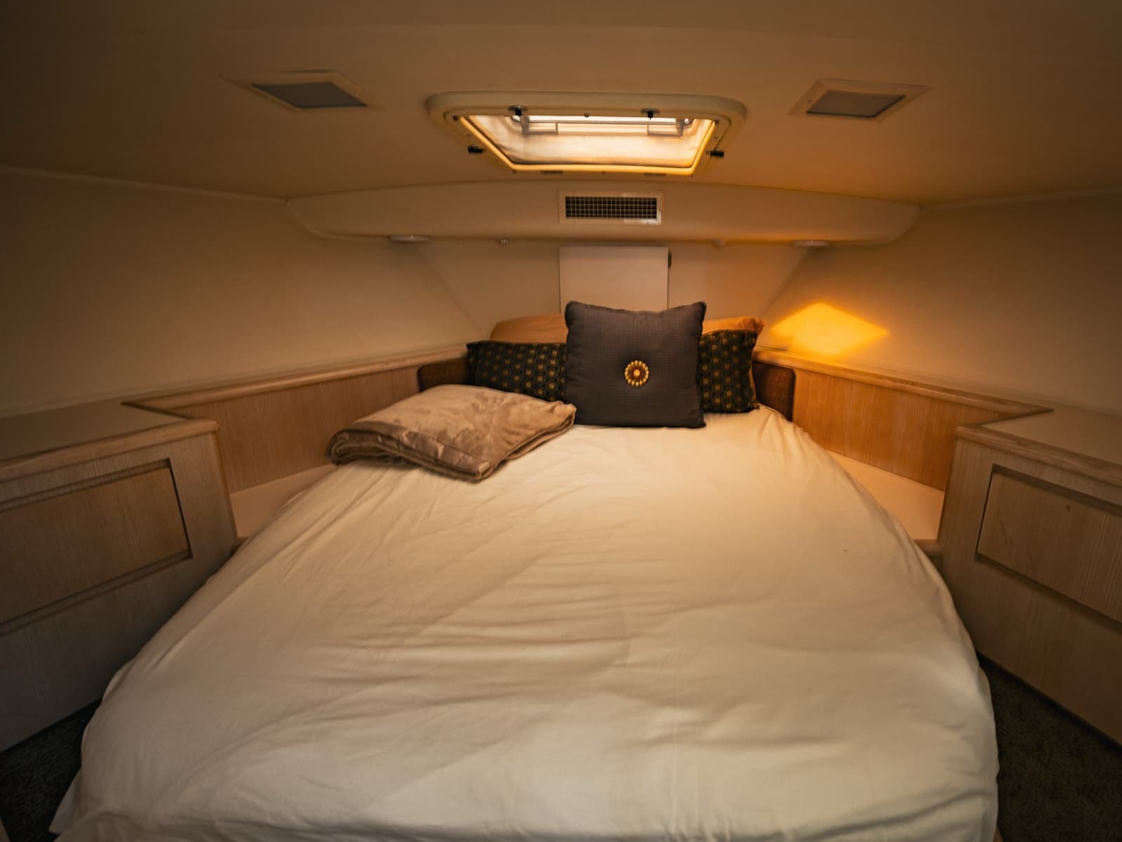1995 Hatteras 52 Cockpit Motor Yacht