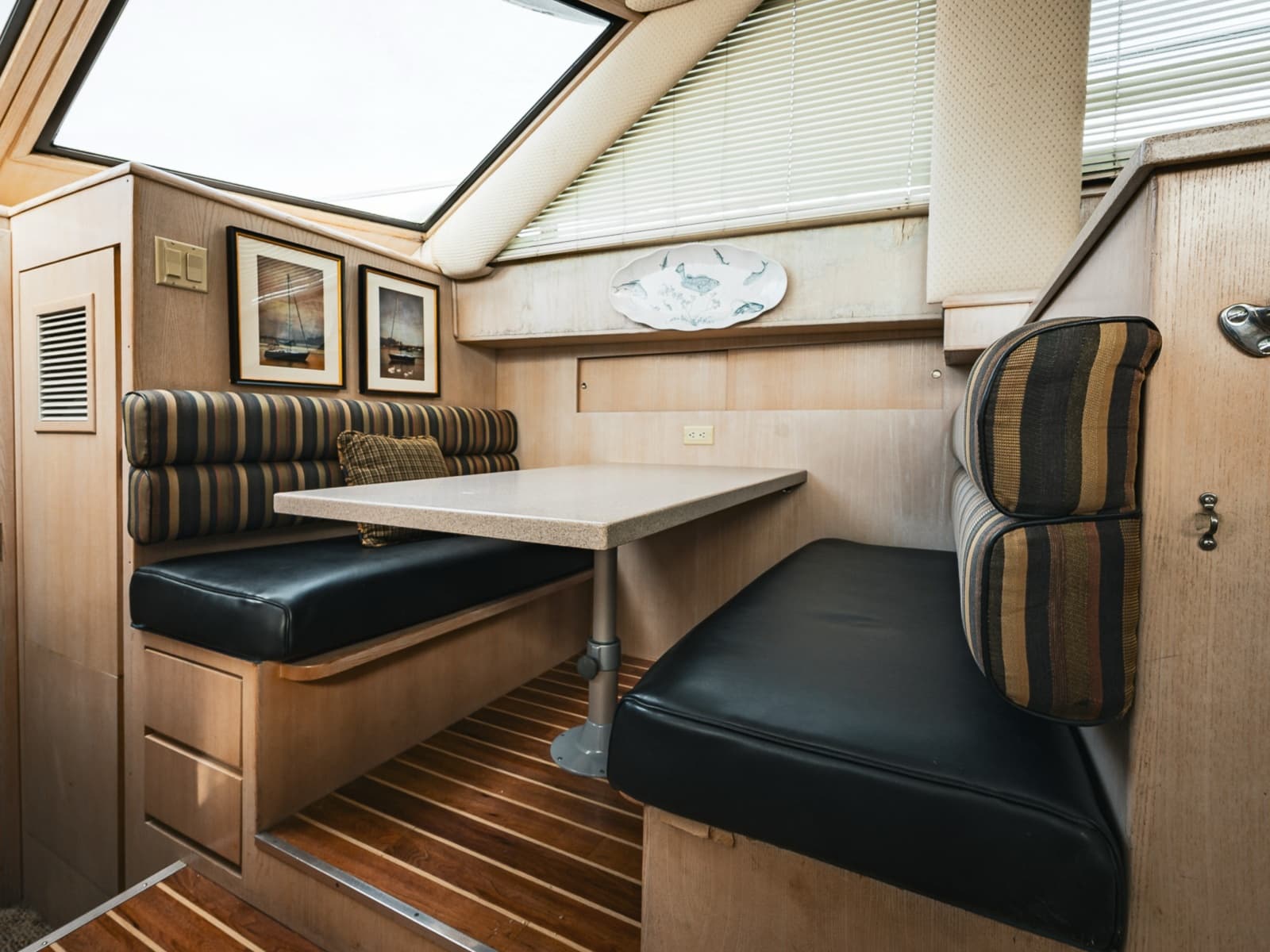 1995 Hatteras 52 Cockpit Motor Yacht