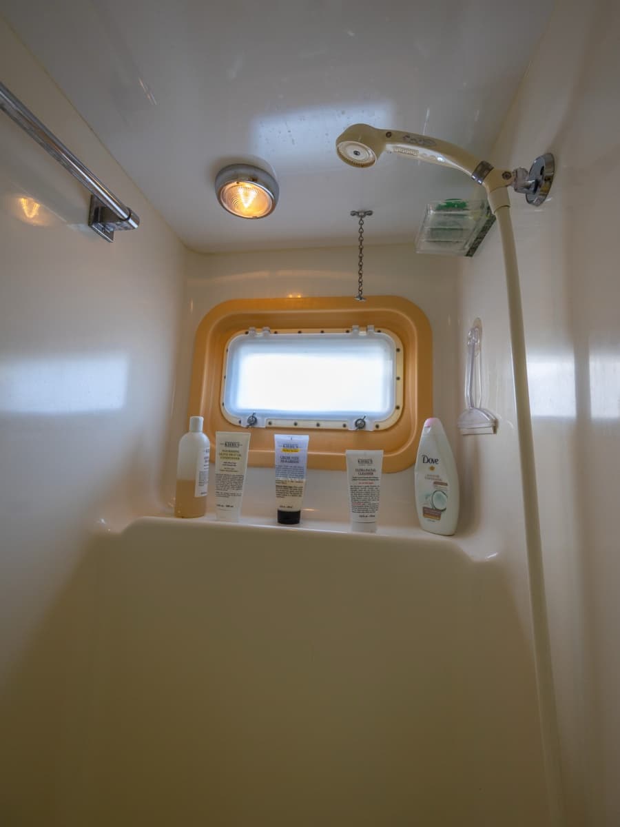 1995 Hatteras 52 Cockpit Motor Yacht