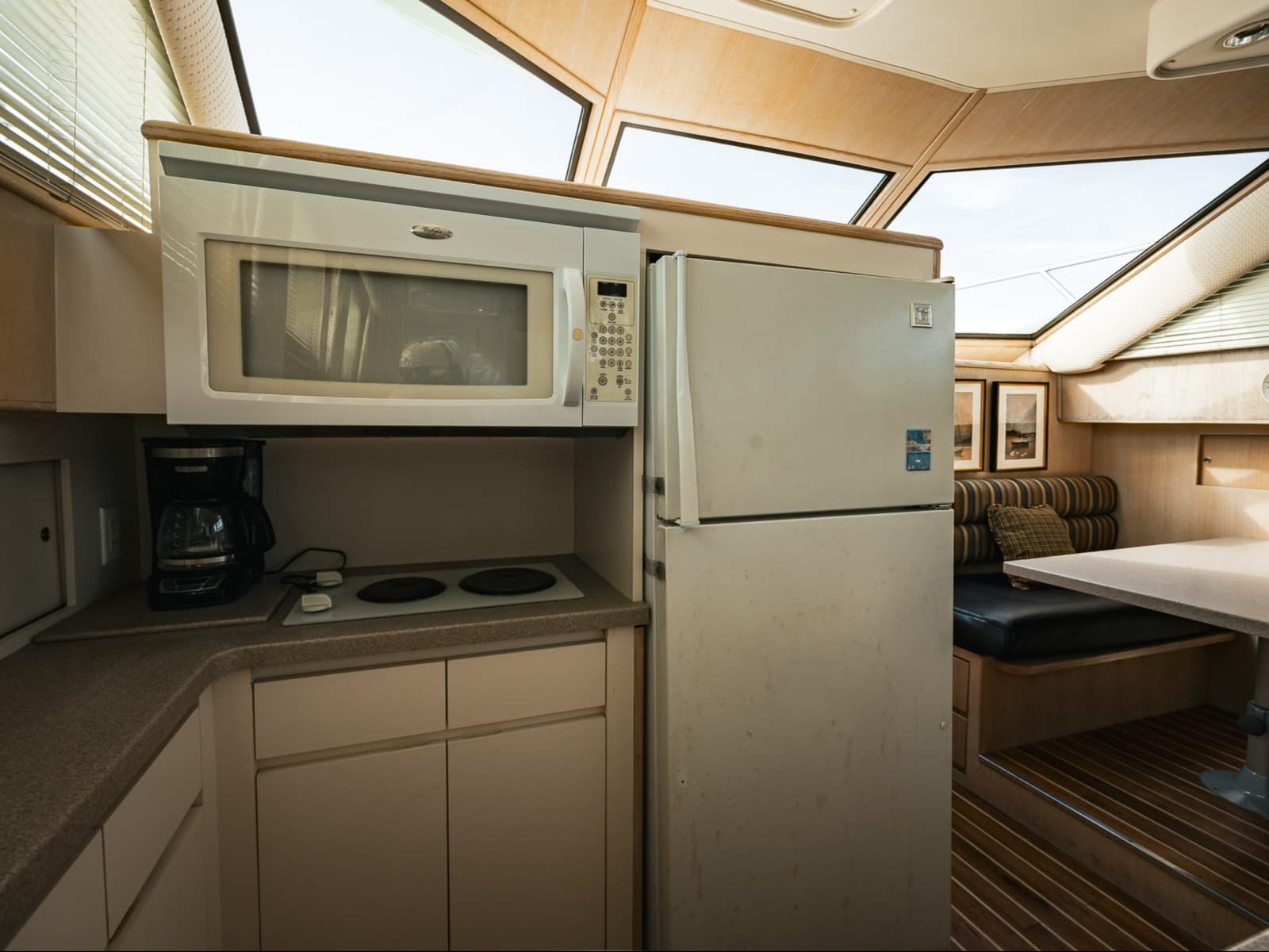 1995 Hatteras 52 Cockpit Motor Yacht