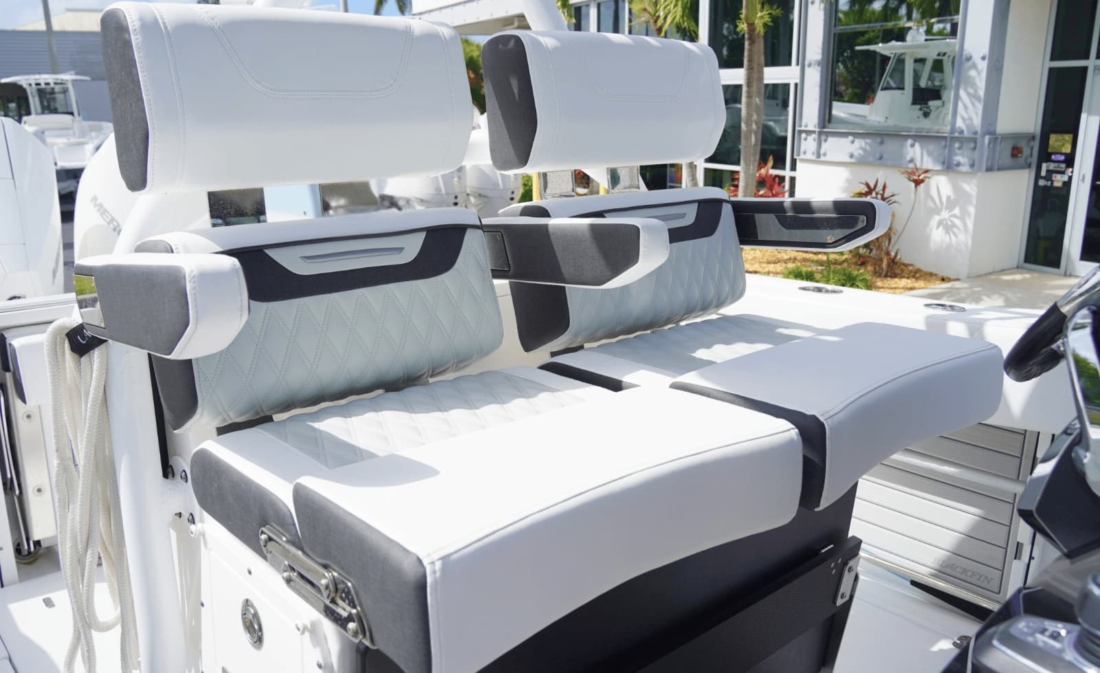 2025 Blackfin 272CC