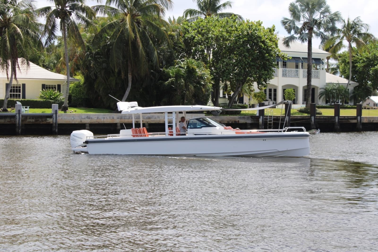 Axopar 37 - Exterior Profile