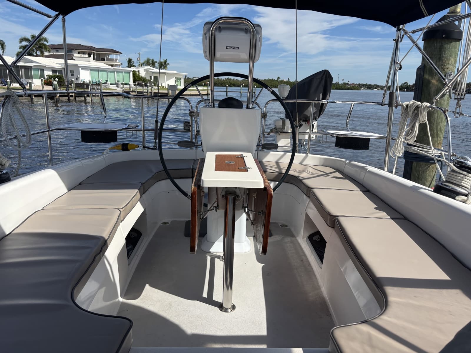 2007 Catalina 387