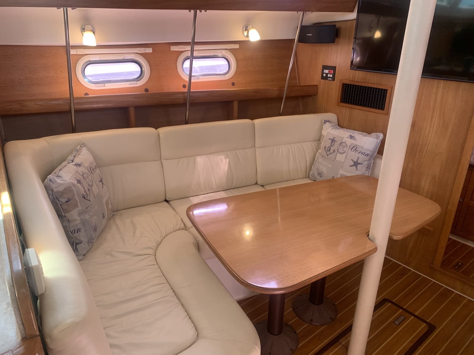 2007 Catalina 387