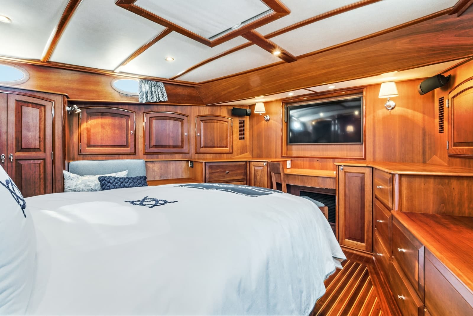 2007 Hinckley Talaria 55MY