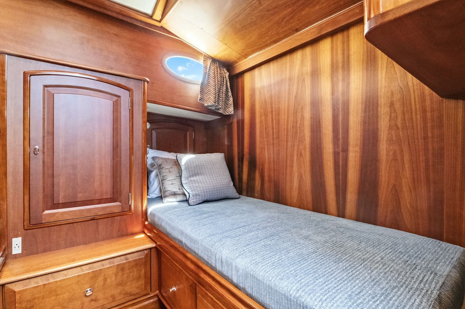 2007 Hinckley Talaria 55MY